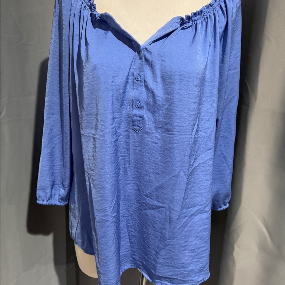Apt 9 Ladies Xl blue in color blouse